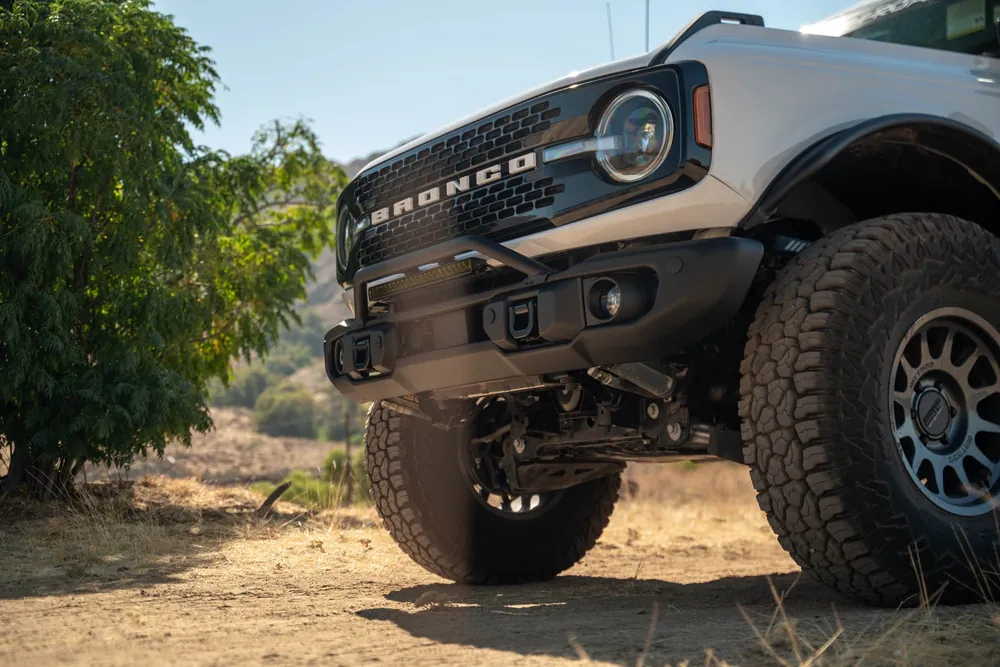 DV8 Offroad 2021-2024 Ford Bronco Capable Bull Bar (LBBR-09)