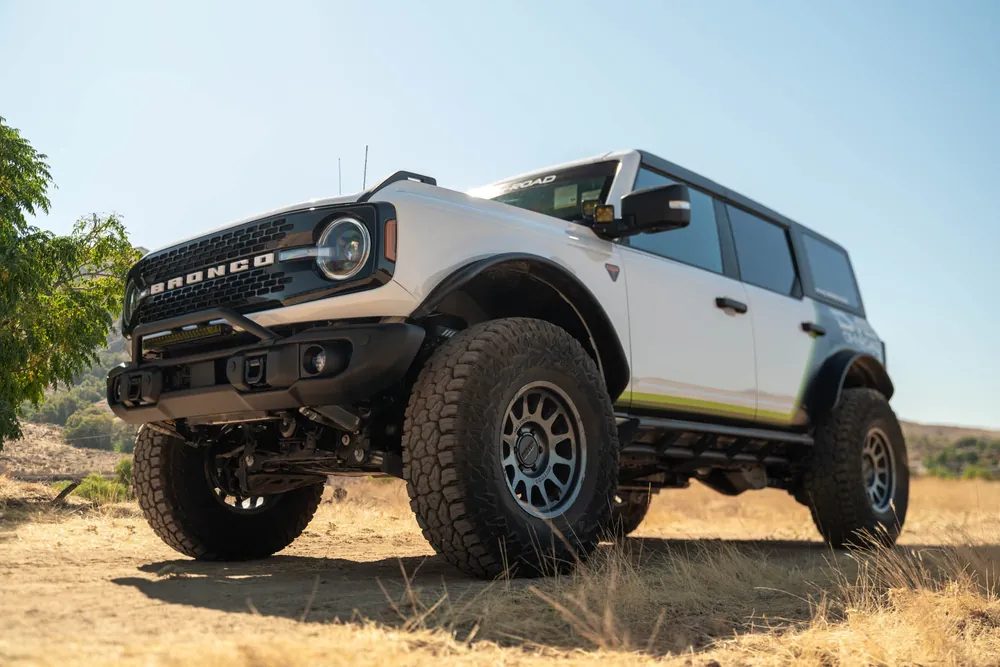 DV8 Offroad 2021-2024 Ford Bronco Capable Bull Bar (LBBR-09)